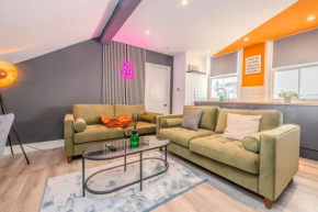 Elegant City Stay l 2-Bedroom Flat l Free Parking Provided
